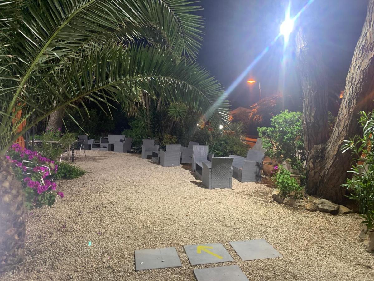 Logis Hotel Restaurant Le Kalliste Hyeres Luaran gambar